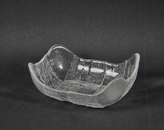 Vintage 1970s Swedish Glass Bowl By Christer Sjögren For Lindshammar Glasbruk.