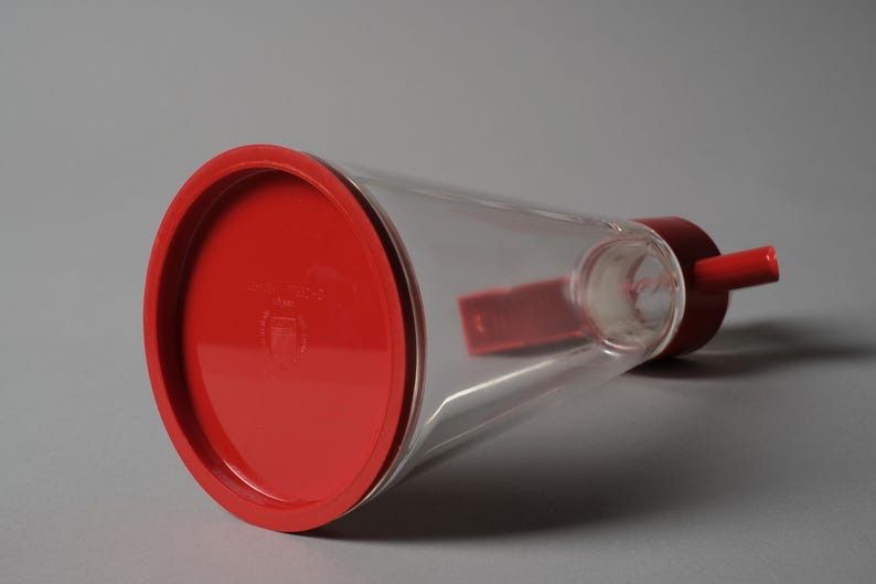 Authenticated Origin. This final image verifies the manufacturer and origin of the Bicondi cruet by examining the base of the acrylic reservoir. For Italian plasticware, these molded marks are essential for distinguishing original production from later reproductions.