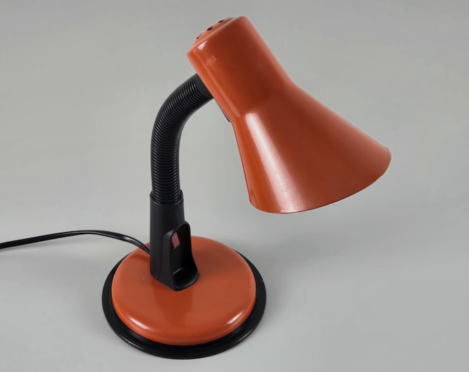 Postmodern Industrial - Vintage VENETA LUMI Serie Z1-90 Orange Gooseneck Desk Lamp - Retro Table Lamp - Italy, 1980s.
