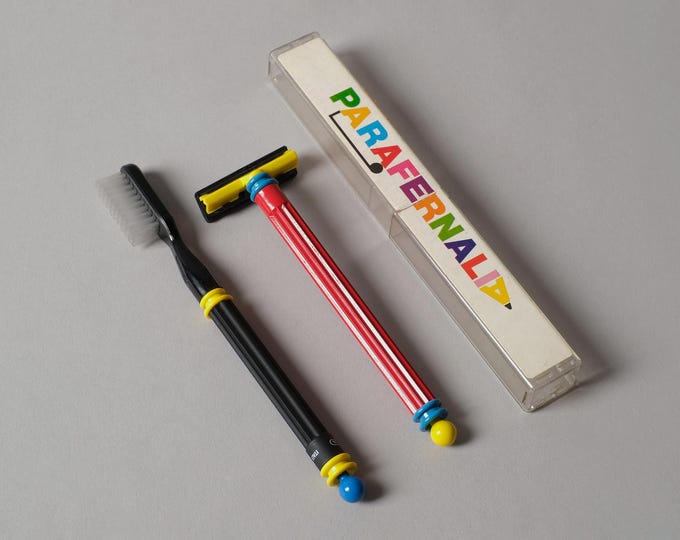Parafernalia Memphis Design Toothbrush & Shaving Razor Set, New Old Stock, Italy 1980s.
