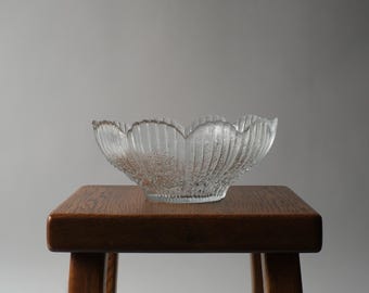 Humppila Hillankukka Cloudberry Flower Glass Bowl by Pertti Kallioinen, Finnish Art Glass, 1970s.