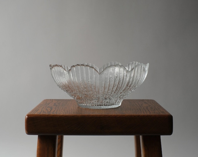 Humppila Hillankukka Cloudberry Flower Glass Bowl by Pertti Kallioinen, Finnish Art Glass, 1970s.