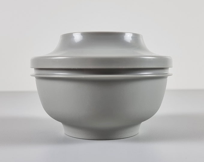 Vintage TUPPERWARE #1436 Servalier Food Container With Sealing Cover Lid - Greece, 1970s.