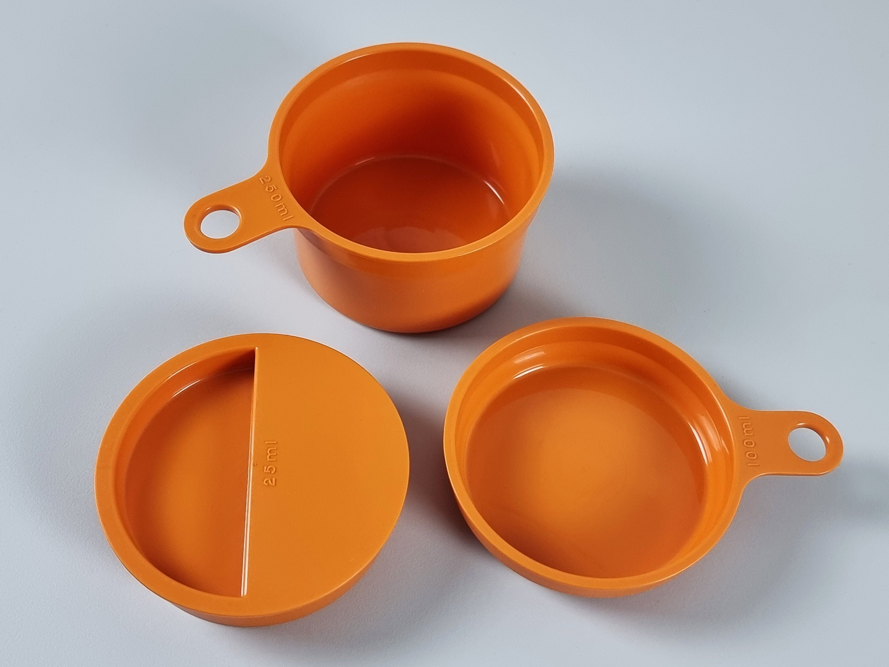 Vintage Plastic Measuring Cups Tupperware