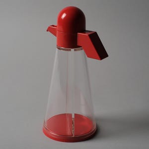 Angular Utility. This fourth image focuses on the rear of the Bicondi cruet, detailing the geometric handle that defines the unit's ergonomics. The handle's sharp, blocky aesthetic is a clear nod to the Memphis Group influence that permeated Italian kitchenware in the mid-1980s.
