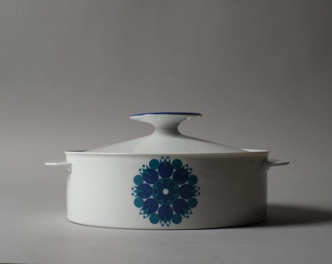Thomas Rosenthal Blue Pinwheel Porcelain Soup Tureen, Soupière, West Germany Space Age, 1970s.