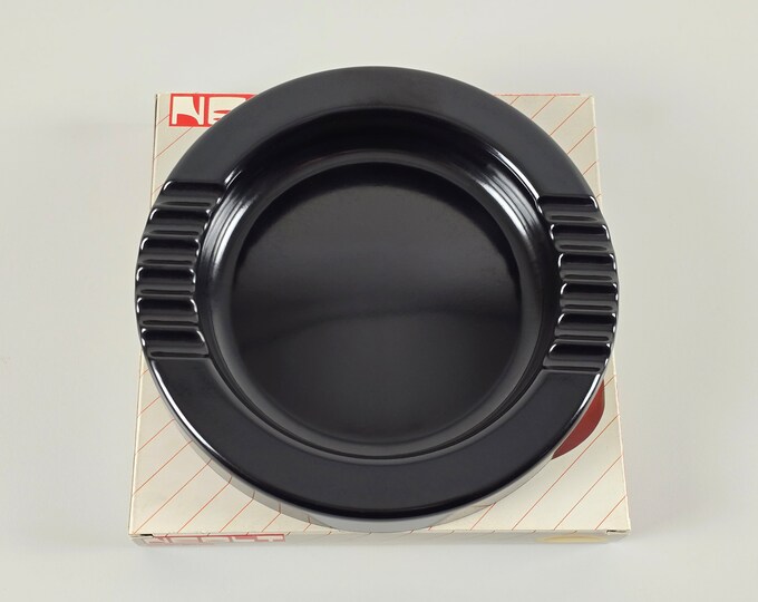 New In Box - Space Age Design - Vintage NEOLT Black Melamine Ashtray - Retro Home Decor & Styling - Italy, 1970s.