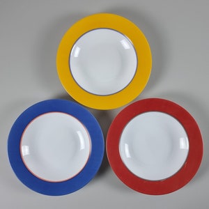 Contemporary Design - Vintage Set Of 3 ARCOPAL Ceramic Plates With Minimalist Borders - Retro Ceramic Dishes Set - France, 1990s.