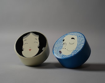 Ujien Osaka Okame & Hyottoko-opbergdozen paar van Watanuki Hirosuke, Japanse volkskunst.