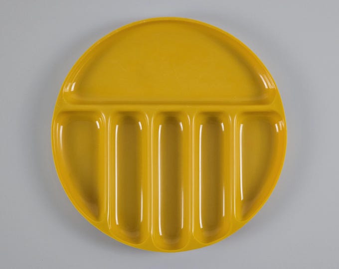 1970s Vintage GUZZINI Yellow Plastic Snacks & Deli Plate, Divided Cafeteria Lunch Plate - Retro-Chic Serveware - Italy.