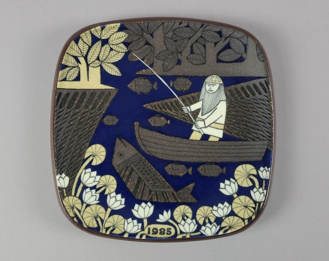 1985 Arabia Finland Annual Plate 'Kalevala' By Raija Uosikkinen / Väinämöinen Fishing.