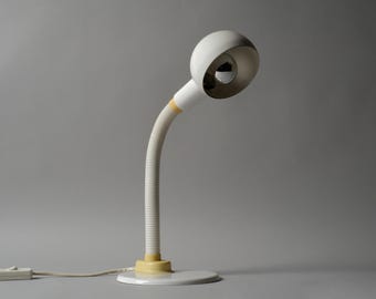 Lámpara de escritorio Brilliant Leuchten con brazo flexible, metal lacado en blanco, Alemania, 1997.