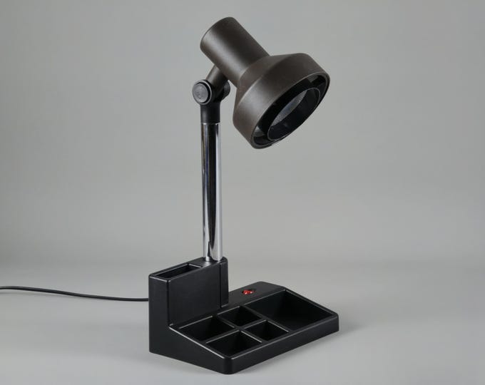 Vintage 1980s BRILLIANT LEUCHTEN Adjustable Desk Lamp With Integrated Desk Organizer Caddy • Retro Utilitarian Desk Light.