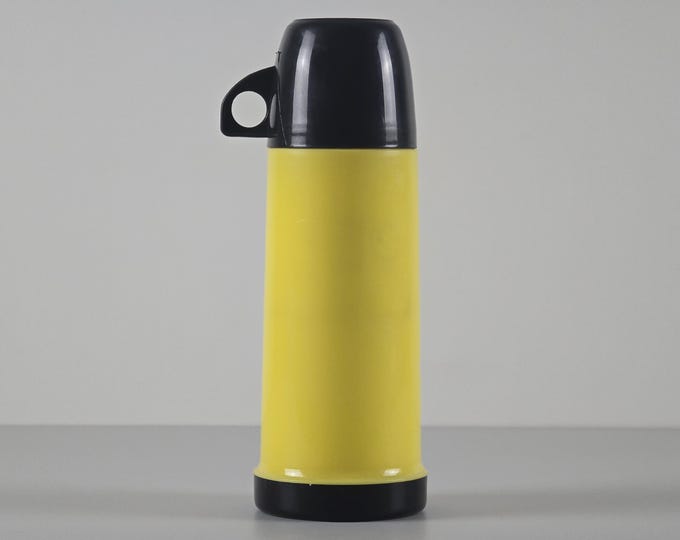 Space Age Design - Vintage Yellow Vacuum Flask, Thermal Carafe, Coffee Jug With A Mug - Vintage Drinkware - Holland, 1970s.