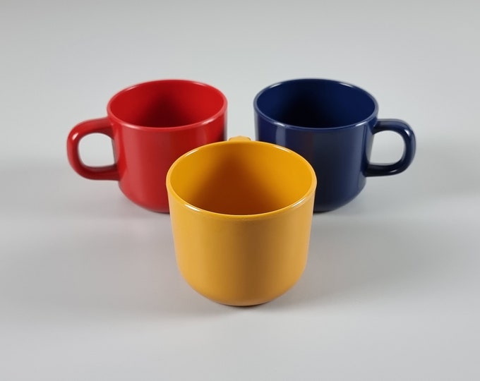 1970s Vintage Set Of 3 COUNTRY LIFE STYLE  Melamine Mugs, Space-Age Cups Set.