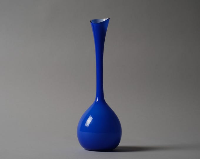 Lindshammar Glasbruk Royal Blue Glass Bottle Vase by Gunnar Ander, Swedish Design 1960s MCM.