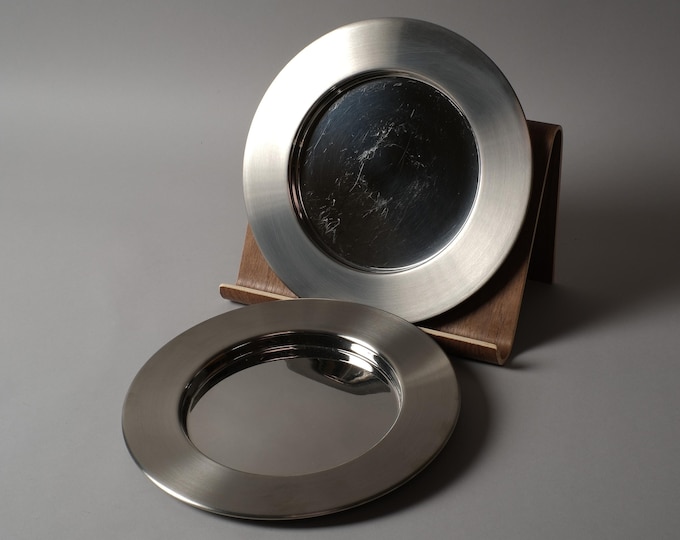 Iittala Sarpaneva Steel Platters Pair by Timo Sarpaneva, Finnish Design 1971 with Original Box.
