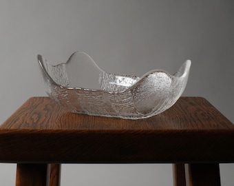 Lindshammar Glasbruk Art Glass Bowl by Christer Sjögren, Scandinavian Glassware, 1970s.
