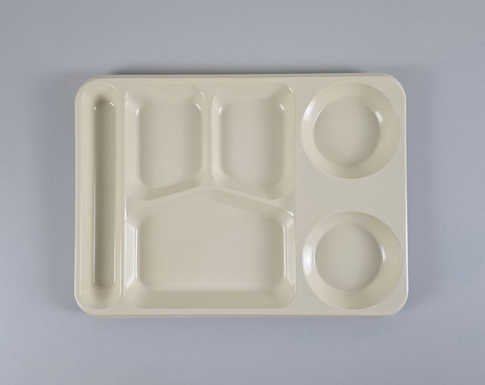 1970s Vintage ORNAMIN Off-White Melamine Divided Cafeteria Tray And Lunch Platter - Retro Space-Age Serveware - Switzerland, 1970s.