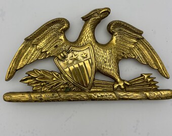 Salvamanteles de latón con diseño de águila extendida de Virginia MetalCrafters, 1952, almohadilla para salvamanteles para alimentos calientes, 7.5" de ancho