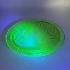Vintage 1930’s Anchor Hocking Uranium Glass UV Reactive Swirl Cake Plate