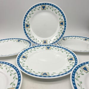 Vintage Corelle 10” Hearts and Vines Pattern Dinner Plates. Set of 5