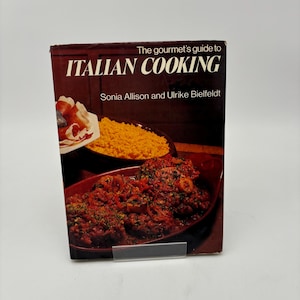 Vintage 1973 Hardcover Cookbook.  “The Gourmet’s Guide to Italian Cooking”