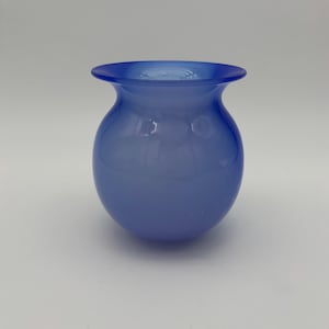 Vintage Art Glass Hand-blown Cobalt Blue & White Vase 5 1/4“ Tall