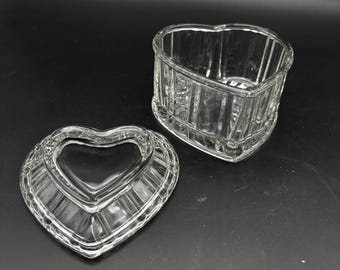 Vintage Clear Glass Heart Shaped Trinket Box Ribbed Jewelry Dish Romantic Vanity Decor