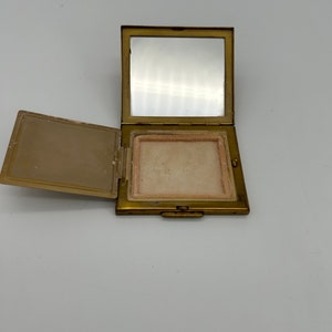 Gold Tone Weave Pattern VintageCompact. Mid Century Powder Compact.
