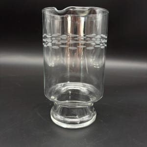 Ancienne carafe en verre taillé Emmaüs Etikette