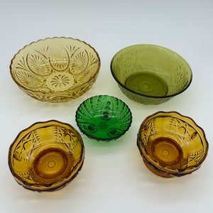 Collection of Mismatched Vintage Glass Serving Bowls - Set of 5 - Yellow / Amber / Green