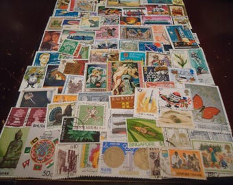 Gebrauchtes Sortiment von 100 Briefmarken aus aller Welt, meist aus den 1960-90er Jahren