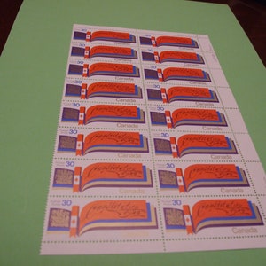 Sellos postales canadienses de la Casa de la Moneda, 16 sellos de 30 centavos, Nueva Constitución, 1982