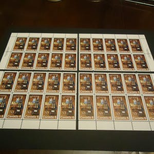 Cuatro series de 10 sellos canadienses de la Casa de la Moneda (6 centavos) conmemorativos de equipos de laboratorio, 50.º aniversario del descubrimiento de la insulina, de 1971.
