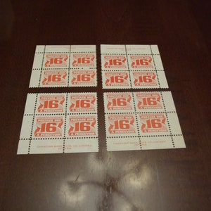 Conjunto de 4 sellos de esquina de bloque de placa canadiense sin usar de 1973,74---- Franqueo a pagar de 16 centavos