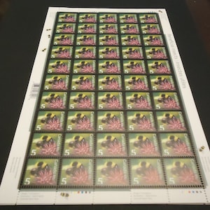 Hoja nueva de 50 sellos postales canadienses - Insectos benéficos - Abejorro de 5 centavos