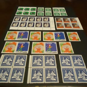 Surtido MINT de 53 sellos postales navideños canadienses antiguos, en su mayoría de la década de 1970