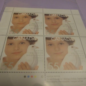 Sello postal canadiense de 1999, bloque de placa con esquinas, 55 centavos - Niño y paloma de la paz.
