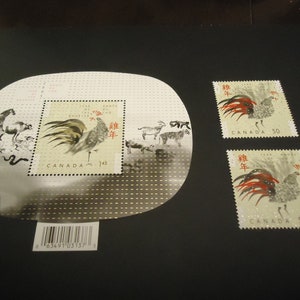 Hoja conmemorativa del año 2005 del gallo y 2 sellos de 50 centavos - Franqueo canadiense.