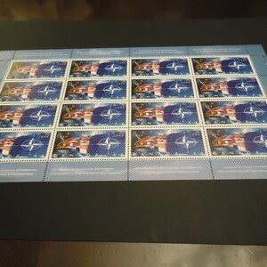 Hoja completa de 16 sellos postales canadienses sin usar de 1999, 46 centavos de la OTAN