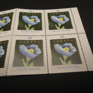 Sellos postales canadienses nuevos. 45 centavos - un folleto de 12 sellos - Quebec en fleurs - amapola azul de 1997