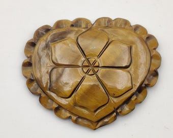 Increíble piedra preciosa de ojo de tigre natural tallada a mano, piedra preciosa de ojo de tigre tallada a mano en forma de corazón, 34 x 42 x 6 mm, 1 pieza para hacer joyas