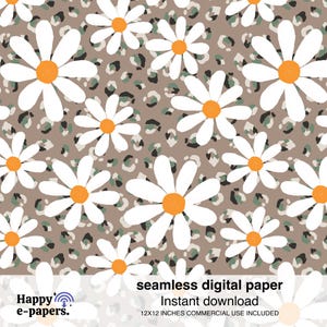 Könnte beinhalten: Ein nahtloses digitales Papiermuster mit weißen Gänseblümchen mit orangefarbenen Zentren auf braunem Hintergrund mit Leopardenmuster. Der Text "seamless digital paper" und "Instant download" befindet sich am unteren Rand des Bildes. Der Text "12X12 INCHES COMMERCIAL USE INCLUDED" befindet sich ebenfalls am unteren Rand des Bildes.