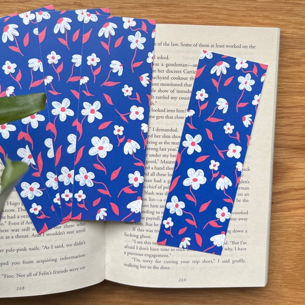 Flower field bookmark, floral prints, bladwijzer, boekenlegger, flower bookmark, lezen, boekaccessoires, pattern,  blue page marker, leaves