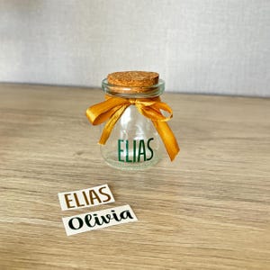 Custom vinyl naam sticker, label, kalligrafie, decal, doopsuiker, geboortegeschenk, cadeau, gepersonaliseerd, goud, drinkfles, letters