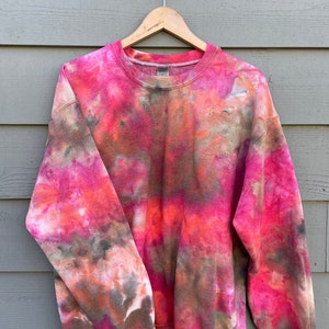 Handgefärbtes Crew Neck Sweatshirt in Into the Woods, Tie Dye, Ice Tie Dye