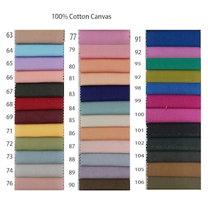 Puede incluir: Una carta de colores de muestras de tela de lona 100% algod&oacute;n. Las muestras est&aacute;n dispuestas en columnas y filas, mostrando una variedad de colores, incluyendo beige, azul, rosa, verde y marr&oacute;n. Cada muestra est&aacute; numerada.
