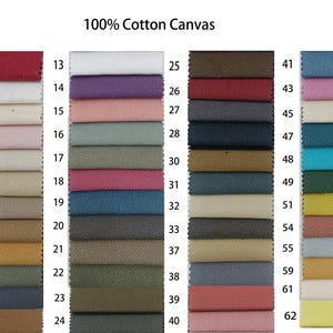 Puede incluir: Una carta de colores de muestras de tela de lona 100% algod&oacute;n. La carta muestra 62 colores diferentes, cada uno etiquetado con un n&uacute;mero. Los colores van desde el rojo y el blanco hasta varias tonalidades de azul, verde y amarillo.