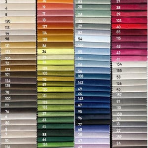 Puede incluir: Una carta de colores de muestras de tela de terciopelo con brillo. La carta muestra una amplia gama de colores, desde blanco puro hasta p&uacute;rpuras y verdes intensos. El texto "Velvet with sheen" est&aacute; en la parte superior.